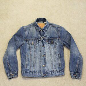 Levi’s men’s classic blue denim trucker jacket